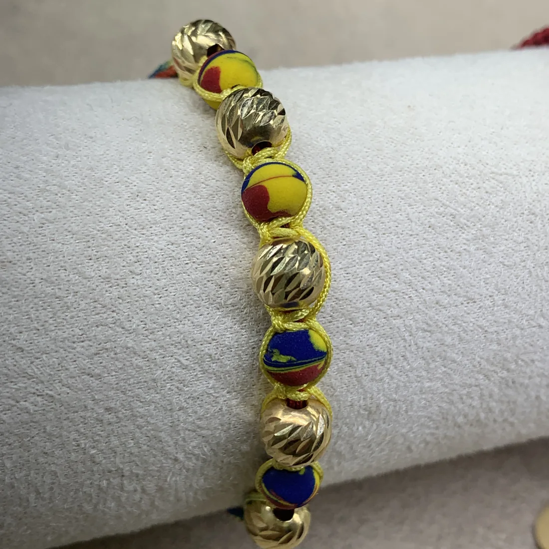 Pulsera tejida tricolor con balines de oro diamantados